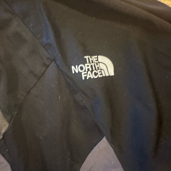 Men’s NorthFace lightweight shell - Picture 5 of 12